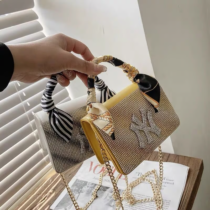 ZYB066 Sporty Chic: حقيبة NY Yankees Crystal Clutch