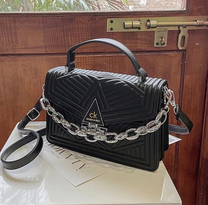 ZYB069 حقيبة عصرية وأنيقة بحزام سلسلة مبطن