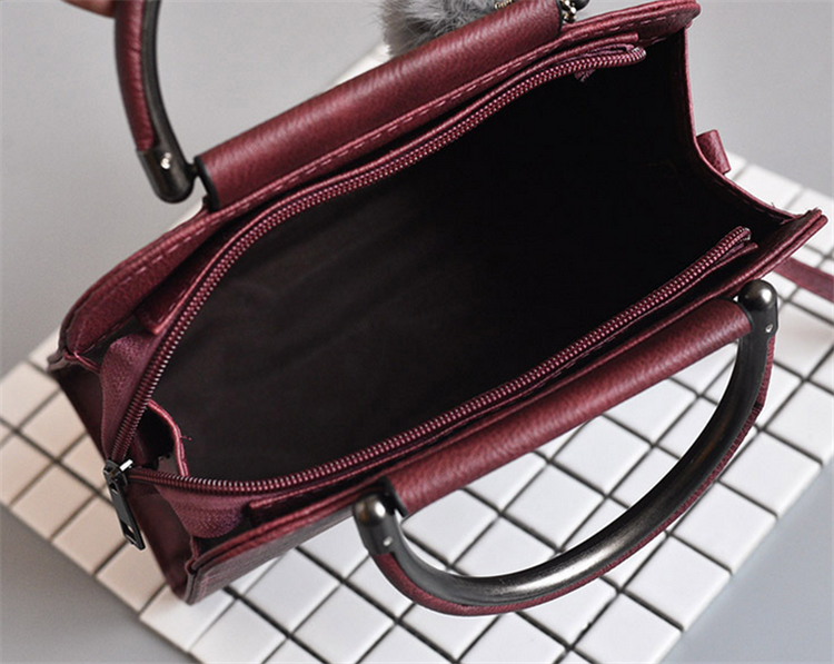 ZYB024 Urban Chic: Sleek Shoulder Bag