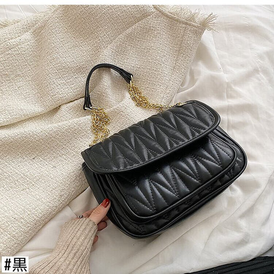 ZYB070 Timeless Elegance: Quilted Chain Strap Bag