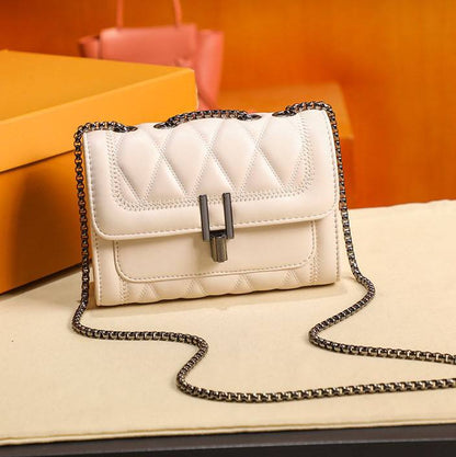 ZYB046 Chic and Sophisticated: Quilted Chain Shoulder Bag